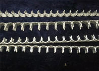 La coda di rondine che sforza il cavo taglia i montaggi del cavo del rasoio dei mucchi del rasoio sul recinto saldato del gabbione