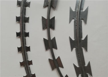 Concertina pungente del nastro del recinto di filo metallico del nastro tagliente del rasoio con la recinzione della barriera del cavo delle lame